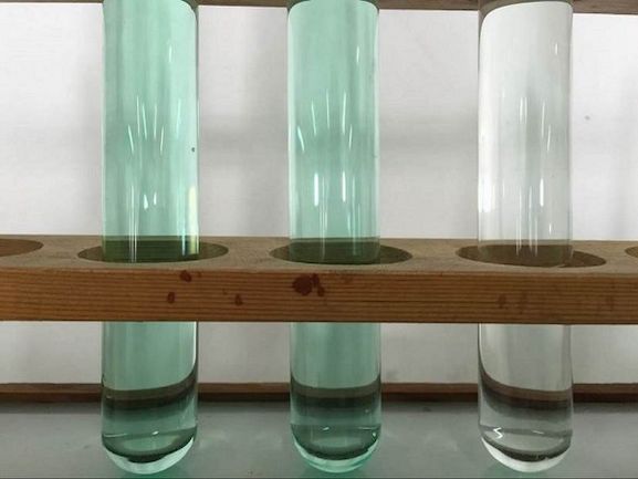 Treatment effect (from left to right, the original waste acid, effluent, purified acid)